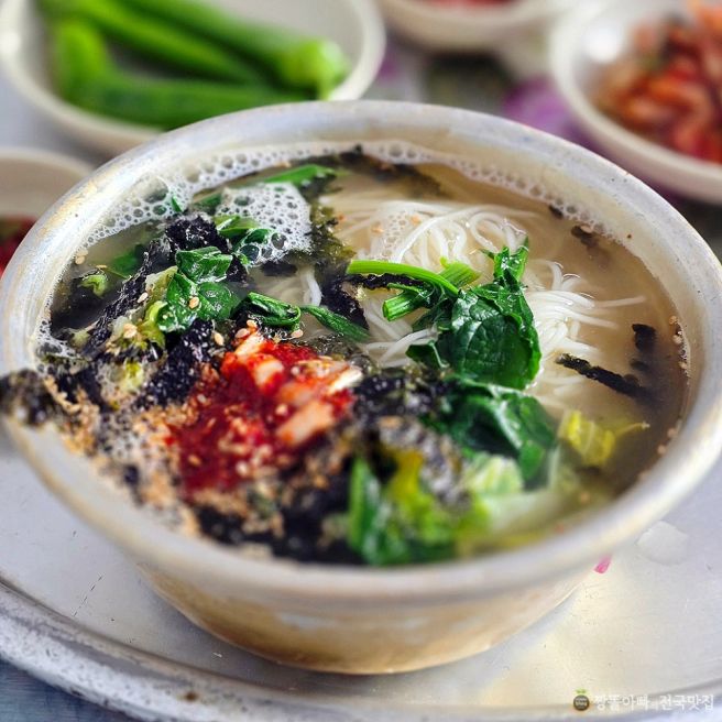 경주 놋전국수 / 잔치국수 한 그릇에 멀어지는 내 마음