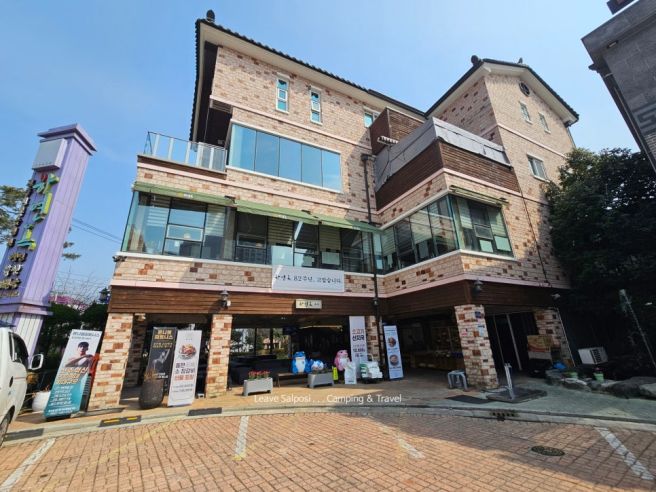 진주 82주년 업력을 보여주는 진주냉면 명가 하연옥 본점.