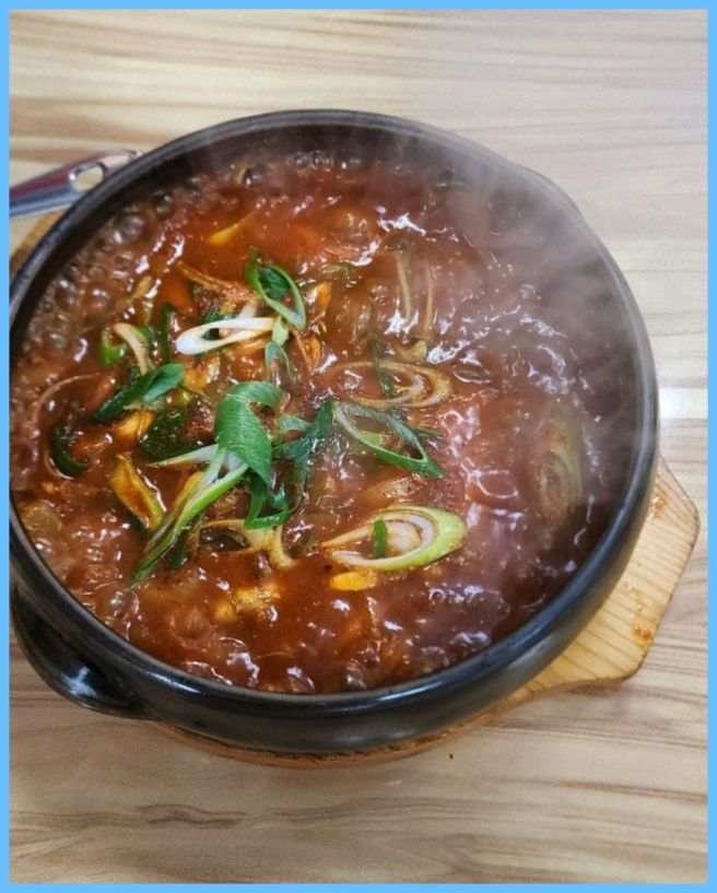 제주 동문시장, 장춘식당에서의 특별한 한끼를 놓치지 마세요! 🌿