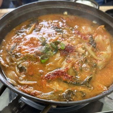 5월 봄 제철 음식 멸치!! 부산 기장 대변항 멸치회무침 맛집 추천 [장군멸치회촌]