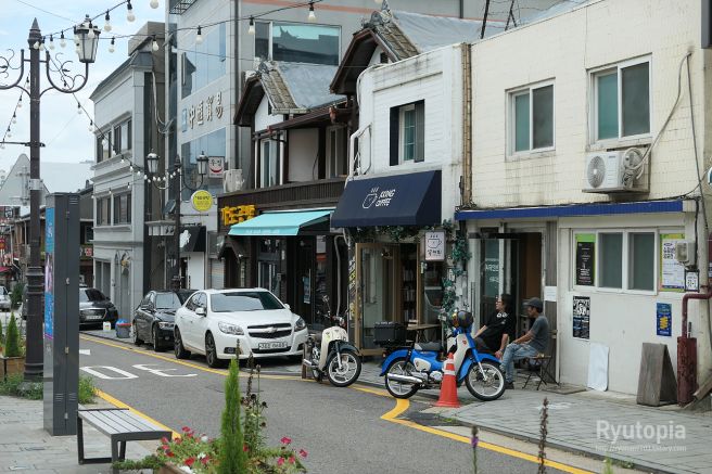 2025.11.18. 꽁커피(인천 근대개항로거리) / 핸드드립 커피와 맛있는 빵이 있는 숨겨진(하지만 사람...