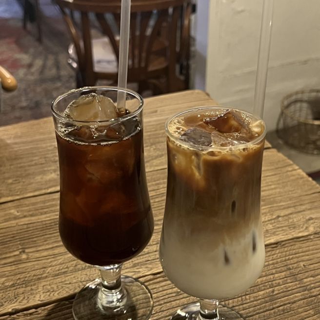 춘천 카페 포지티브즈 역대급 개냥이가 있는 코지한 카페