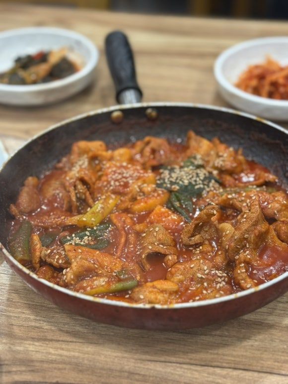 밑반찬 잘 나오는 가성비 맛집, 소촌동 ‘금호식당’ 목살주물럭 내돈내산 후기
