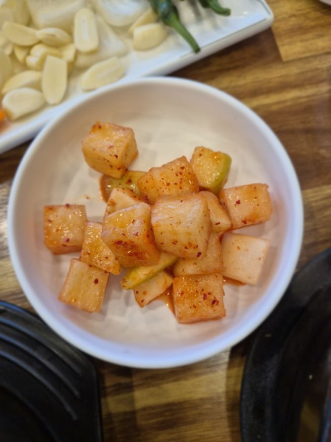 [수원 세류동 맛집] 찬바람 부는 겨울, 어르신 기력 보충엔 '송할머니옻닭집'이 정답!