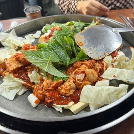 춘천 닭갈비 맛집 필수코스 명동우미닭갈비 로컬식당
