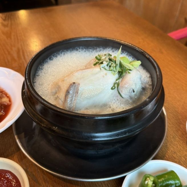 3412번째 식당 / 청송통닭 / 충북 청주: 갓 튀긴 통닭의 응집력