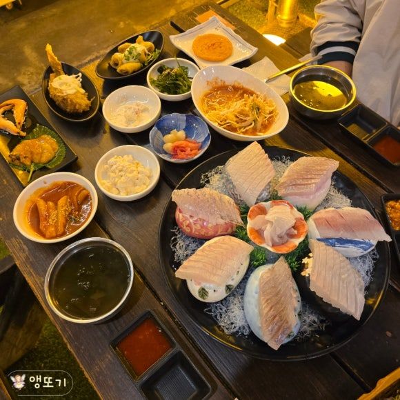 [강릉 경포팔도강산] 버스킹 공연과 함께 낭만 가득한 강문해변횟집