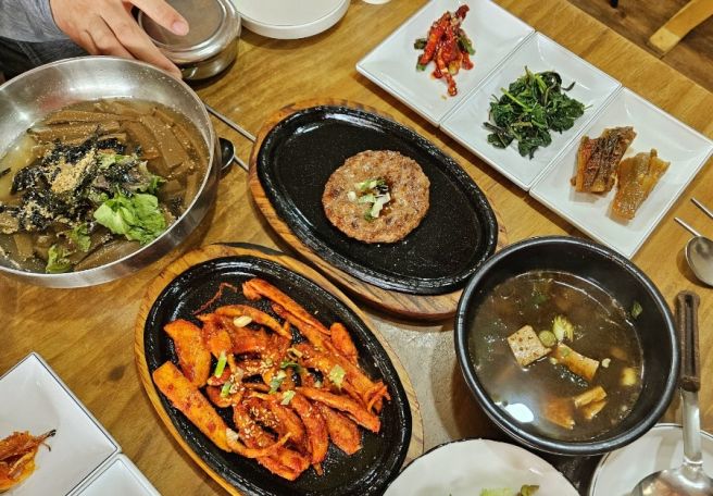 단양구인사 보발재 근처 식당 주차장 앞 금강식당