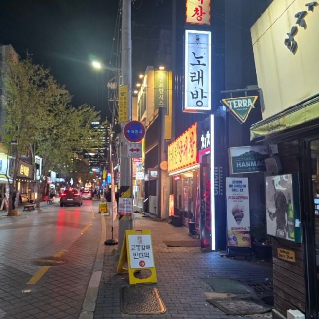 대구 종로 전집 주전자에 나오는 감성있는 막걸리와 야장까지 있는 교동할매빈대떡