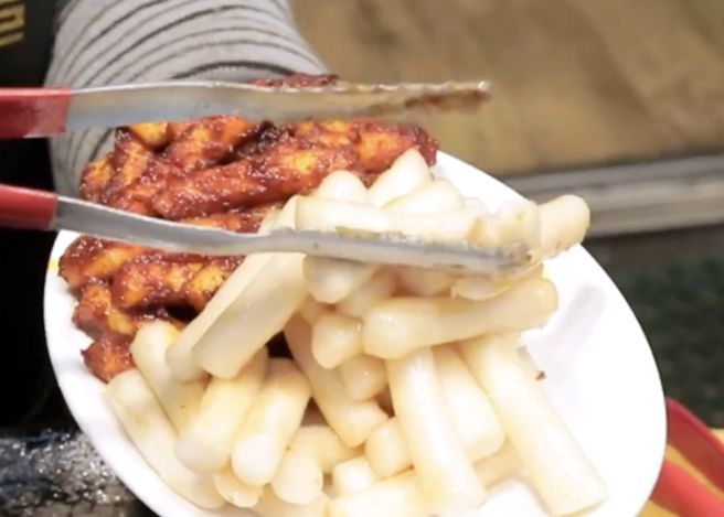 KBS 생생정보 서촌 통인시장 맛집! 겉바속촉 원조정할머니기름떡볶이(떠나요~이야기로)