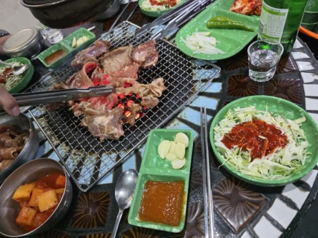 남들갈비, 연탄불 돼지갈비에 청주 천연사이다 꼭 찾는 이유